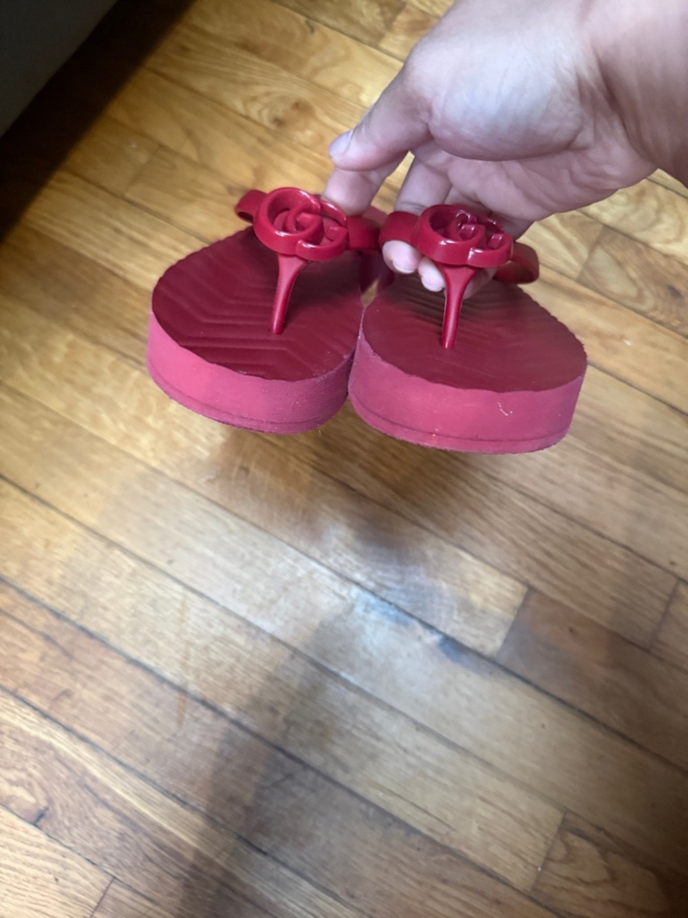 Gucci Red Women's Logo chevron Thong Sandals - Picture 5 of 9